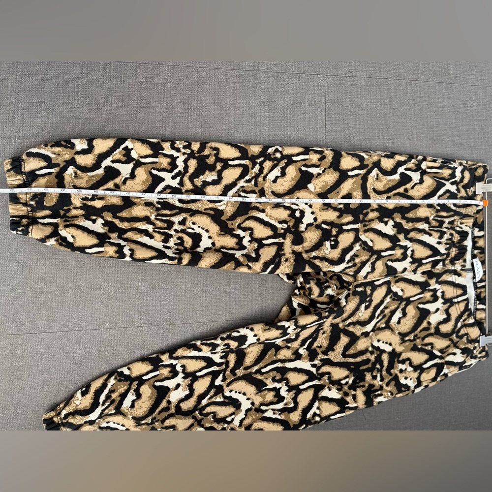 Raey Leopard Print Cropped Sweatpants - Picture 11 of 14